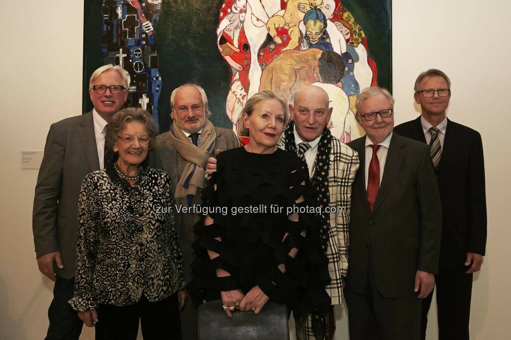 Carl Aigner (Direktor Landesmuseum NÖ, Vorstandsmitglied Leopold Museum-Privatstiftung, Kurator der Ausstellung), Elisabeth Leopold (Vorstandsmitglied Leopold Museum), Michael Schottenberg (ehem. Direktor des Volkstheater, Schauspieler, Regisseur, Eröffnungsredner), Susanne Lacomb-Sengl (Frau des Künstlers, Künstlerin), Peter Sengl (Künstler), Werner Muhm (Vorstandsmitglied Leopold Museum), Franz Smola (Sammlungskurator Leopold Museum, Katalogautor) : Im Wiener Leopold Museum wurde gestern, Donnerstag, 29. Oktober, eine umfassende Retrospektive zum Werk des Künstlers Peter Sengl eröffnet. Die Eröffnungsrede hielt der ehemalige Volkstheater-Direktor Michael Schottenberg, ein enger Freund des Künstlers : Fotocredit: Leopold Museum im MQ / APA-Fotoservice/Roßboth, © Aussendung (30.10.2015) 