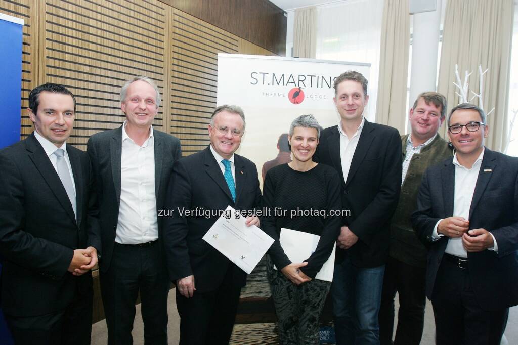 Harald Horvath (GF Regionalmanagement Burgenland GmbH), Andreas Kreutzer (Kreutzer Fischer & Partner Consulting GmbH - Studienautor), LH Hans Niessl, Vera Leeb (Obstbau Familie Leeb), Alexander Petschnig (Landesrat), Christoph Wieser (Knappenstöckl), Klaus Hoffmann (St. Martins Therme) : Rund 720 Millionen Euro Wertschöpfungsbeitrag durch Tourismus : LH Hans Niessl, LR Petschnig und Regionalmanagement Burgenland präsentieren Studie zur Bedeutung des Tourismus im Burgenland :  Fotocredit: Regionalmanagement Burgenland GmbH/APA-Fotoservice/Hautzinger, © Aussender (02.11.2015) 