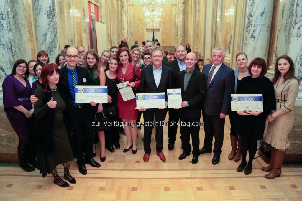 Preisträger des Betrieblichen Sozialpreises 2015 : Bundesminister Rudolf Hundstorfer verlieh Betrieblichen Sozialpreis 2015 : Fotocredit: fair-finance Vorsorgekasse AG/APA-Fotoservice/Juhasz, © Aussendung (04.11.2015) 