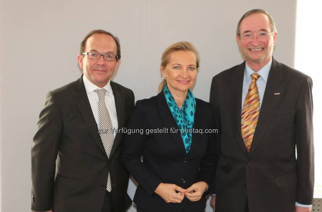 Peter Haubner (Wirtschaftsbund-Generalsekretär), Ulrike Rabmer-Koller, Christoph Leitl (Wirtschaftsbund-Präsident) : Wirtschaftsbund schlägt die oberösterreichische Unternehmerin und Vize-Präsidentin der Wirtschaftskammer Österreich Ulrike Rabmer-Koller als Nachfolgerin für Peter McDonald im Hauptverband vor : Fotocredit: Wirtschaftsbund Österreich, © Aussendung (04.11.2015) 