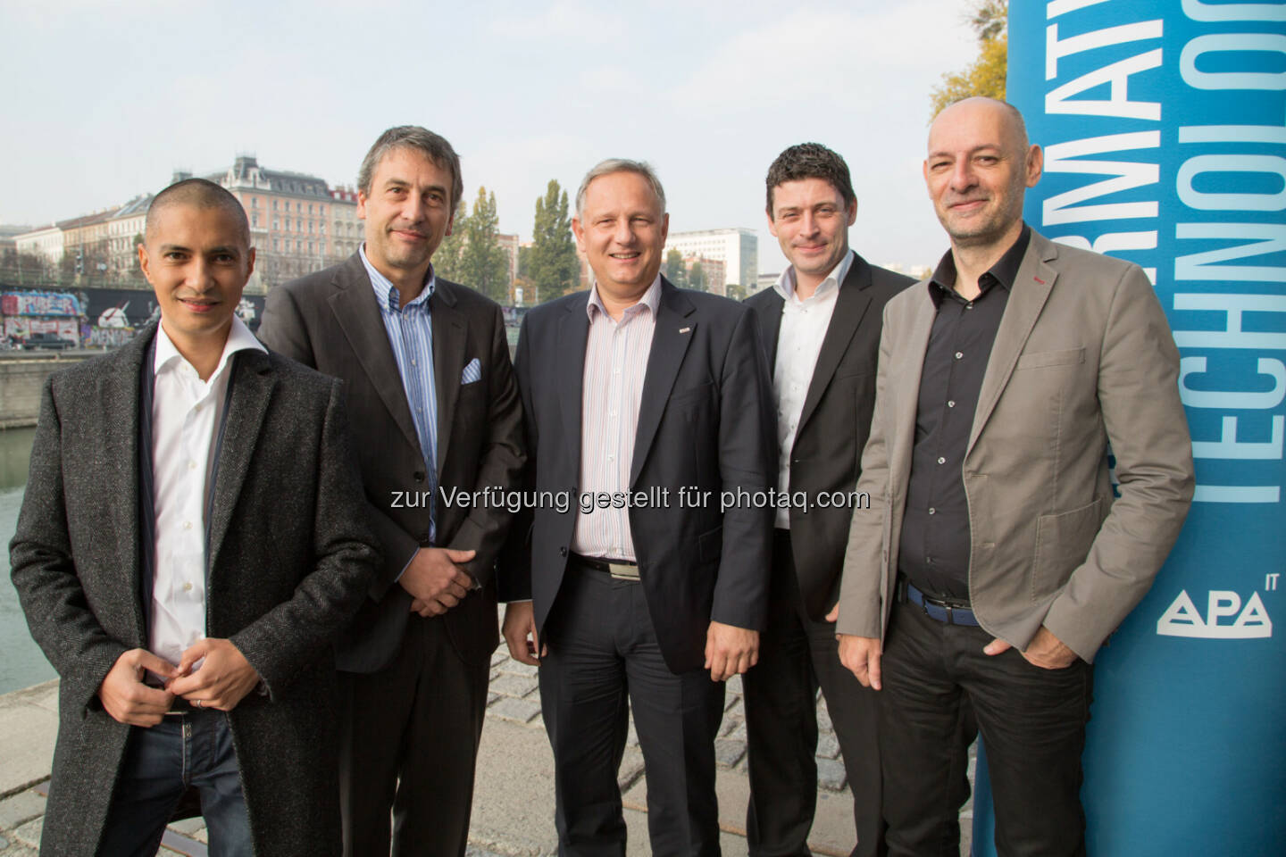 Patricio Hetfleisch (Chefredakteur Online/Digital Tiroler Tageszeitung), Maurizio Berlini (Managing Director Goldbach Media), Alexander Falchetto (GF APA-IT), Alexis Johann (GF styria digital one), Marcus Hebein (Moderation) : Online-Videos als Hoffnungsträger für Unternehmen und Medien : Audiovisueller Content: Qualität, Akzeptanz, Umsatzdruck, technische Realisierbarkeit, Werbeträger – das waren die Schlagworte der gestrigen Podiumsdiskussion beim APA-IT-BusinessBreakfast : Fotocredit: APA-IT/APA-Fotoservice/Krisztian Juhasz