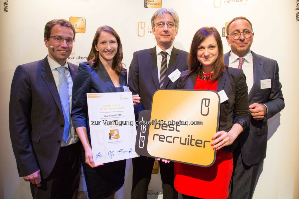 AMS-Österreich-Vorstand Johannes Kopf, Astrid Reitbauer (Henkel), Wolfgang Elšik (WU), Judita Kucsera (Henkel) und Studieninitiator Markus Gruber: Henkel Central Eastern Europe: Top-Platzierung im Branchen-Ranking „Best Recruiters“ 2015/2016, © GPK/APA-Fotoservice/Juhaszn
, © Aussendung (05.11.2015) 