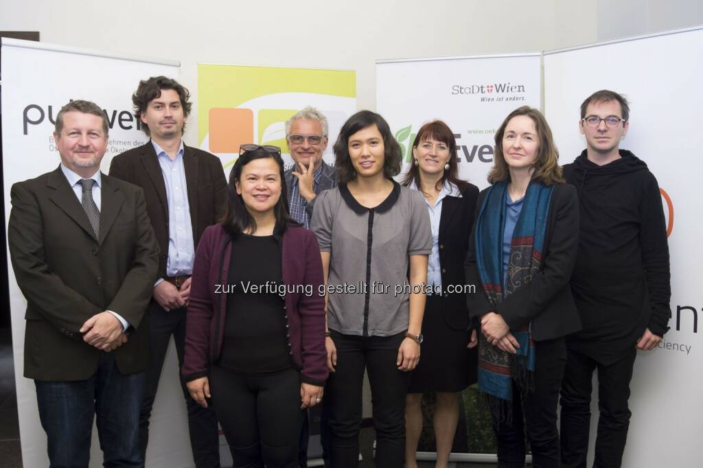 Christian Pladerer (pulswerk GmbH), Philipp Hietler (pulswerk GmbH), Ann Marie Manhart (Envicient OG), Thomas Hruschka (Programmleiter ÖkoBusinessPlan Wien), Jennifer Mac Donald (Envicient OG), Ulrike Stocker (Wiener Umweltschutzabteilung - MA 22), Cecilia Maronnier (Envicient OG), Max Stiegl (Gut Purbach) : Die Küche von morgen : Startworkshop mit Wiener Szene-Lokalen : Mit dem neuen Beratungsangebot „Smart Kitchen“ im Rahmen des ÖkoBusinessPlan Wien sollen Strategien erarbeitet und Maßnahmen umgesetzt werden, um Lebensmittelabfälle zu reduzieren und gleichzeitig Betriebskosten zu sparen : Win-Win Situation für Umwelt und Betriebe : Fotocredit: MA 22/APA-Fotoservice/Hörmandinger, © Aussender (09.11.2015) 