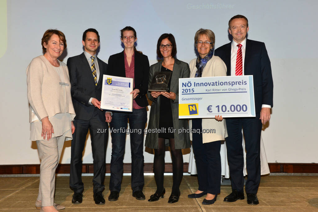 NÖ Innovationspreis Preisverleihung : Der NÖ Innovationspreis 2015 geht an Fundermax : Gestaltungsfreiheit und Brandsicherheit für architektonisch grenzenlose Ideen : Fotocredit: Wagner, © Aussendung (11.11.2015) 