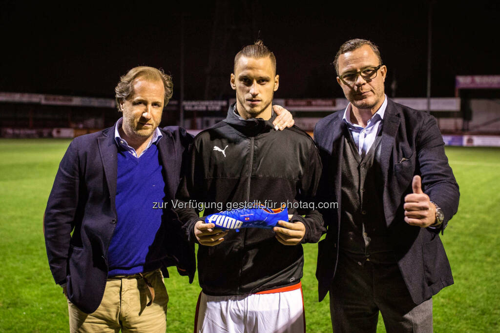 Leonhard Pranter (Managing Partner der Next Sports Marketing), Marko Arnautovic, Christian Schmück (Managing Partner der Next Sports Marketing) : Marko Arnautovic und Next Sports Marketing setzten auf Puma : Etwas mehr als ein halbes Jahr vor der Euro 2016 haben das Management von Marko, die Agentur Next Sports Marketing und Puma einen langjährigen Ausrüstervertrag für den Premier League-Profi abgeschlossen : Fotocredit: Puma/Next Sports Marketing, © Aussendung (13.11.2015) 