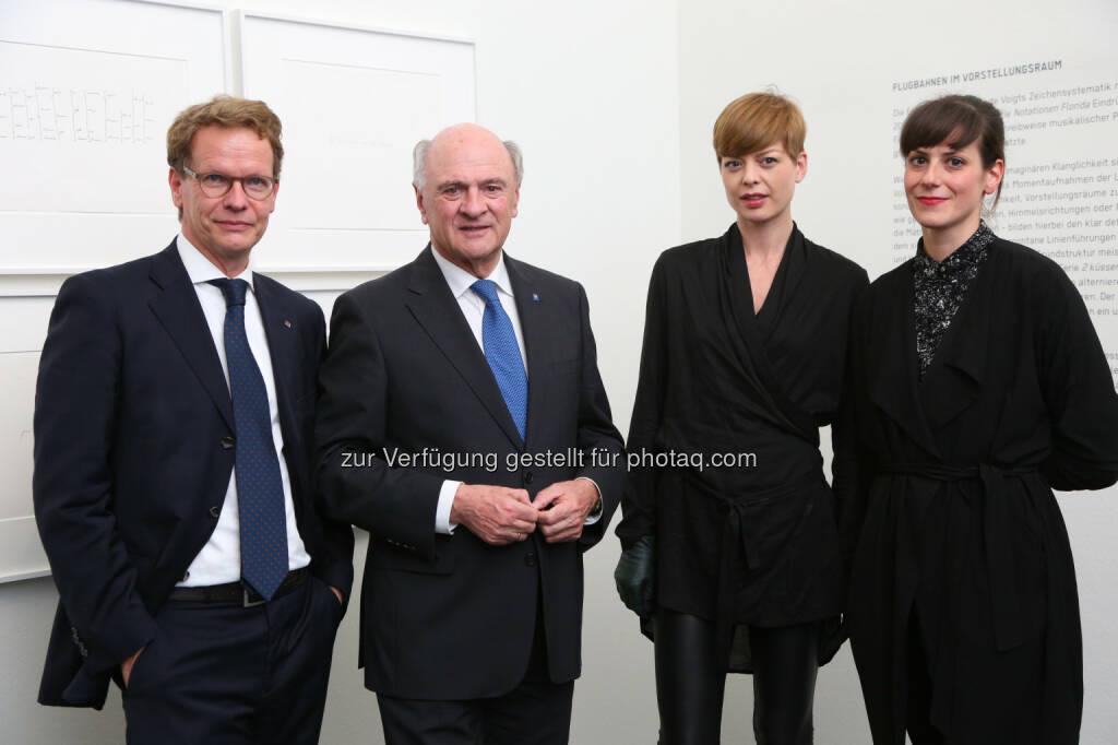 Stefan Szyszkowitz (EVN Vorstand), Erwin Pröll (Landeshauptmann NÖ), Jorinde Voigt (Künstlerin), Stephanie Damianitsch (Kuratorin Kunsthalle Krems) : Eröffnung der Winterausstellungen in der Kunsthalle Krems mit einer Präsentation der evn sammlung und einer Personale von Jorinde Voigt : Fotocredit: Kunsthalle Krems/APA-Fotoservice/Schedl, © Aussendung (16.11.2015) 