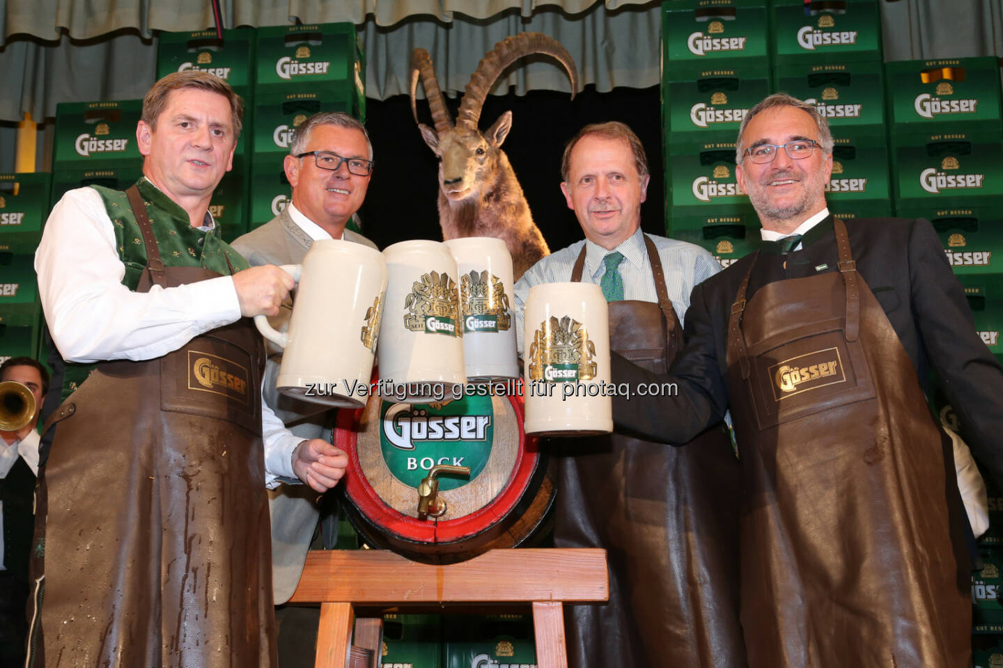 Kurt Wallner (Bürgermeister), Ronald Zentner (Verkaufsdirektor), Markus Liebl (Generaldirektor), Andreas Werner (Braumeister) : Bockbieranstich in Göss: Österreichs bestes Bier feierte den Beginn der kalten Jahreszeit : Zum bereits 35. Mal Anstich der steirischen Bierspezialität im Gösser Bräu Leoben : Fotocredit: Brau Union Österreich