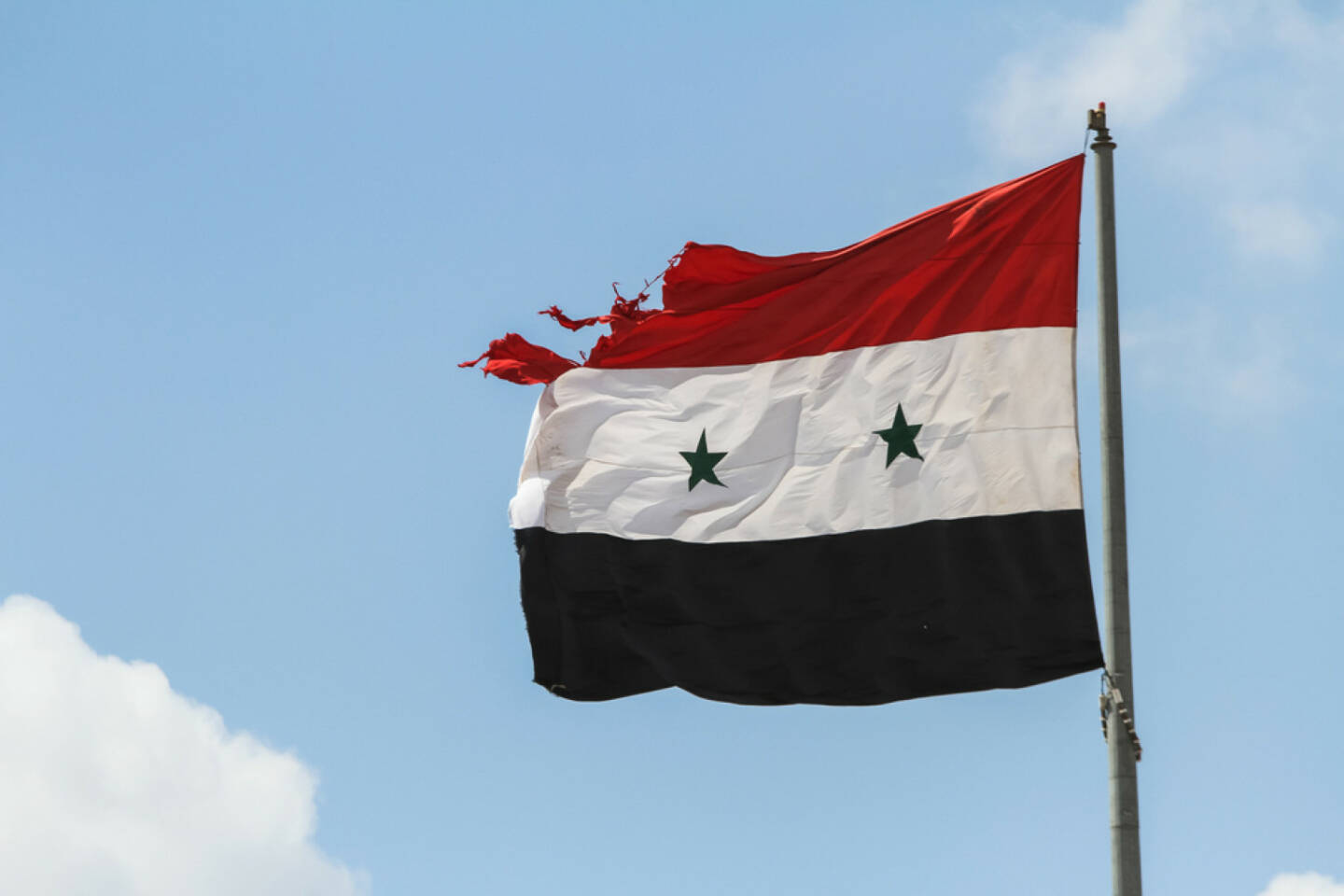 Syrien, Flagge, Fahne, <a href=http://www.shutterstock.com/gallery-3278237p1.html?cr=00&pl=edit-00>Volodymyr Borodin</a> / <a href=http://www.shutterstock.com/editorial?cr=00&pl=edit-00>Shutterstock.com</a>, Volodymyr Borodin / Shutterstock.com