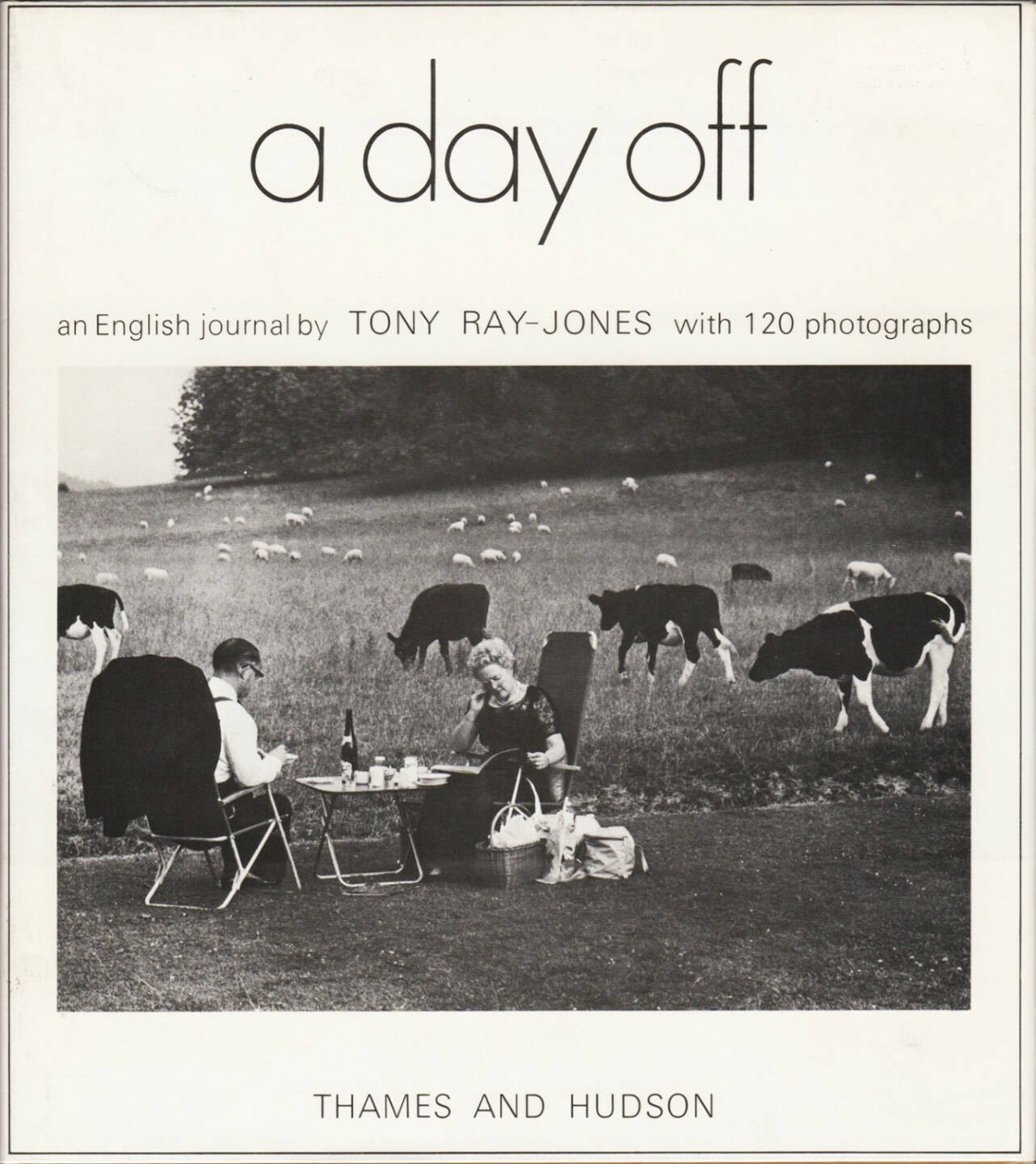 Tony Ray-Jones - A day off, Thames and Hudson 1974, Cover - http://josefchladek.com/book/tony_ray-jones_-_a_day_off