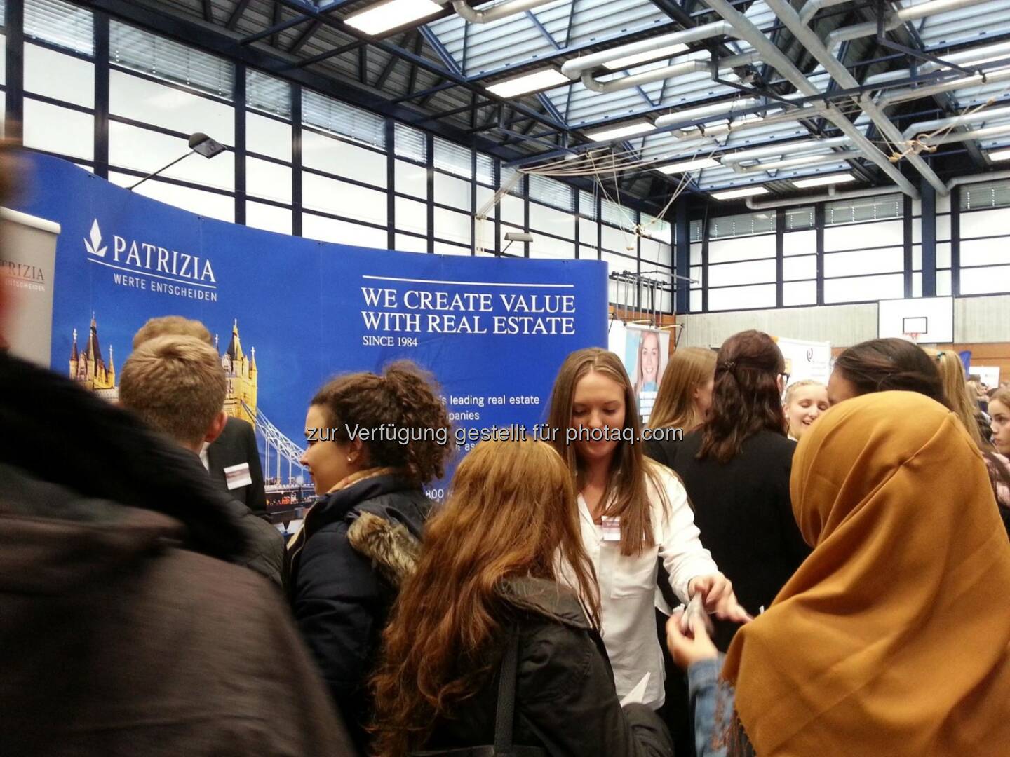 Starker Andrang herrschte am Dienstag am PATRIZIA Stand auf der Berufsfindungsmesse der Reischleschen Wirtschaftsschule in #Augsburg. Infos zu Ausbildungsmöglichkeiten bei PATRIZIA gibts natürlich auch bei uns im Internet unter: https://www.patrizia.ag/karriere/einsteigen-bei-patrizia/schueler/ #Ausbildung #Karriere  Source: http://facebook.com/patriziaimmobilien