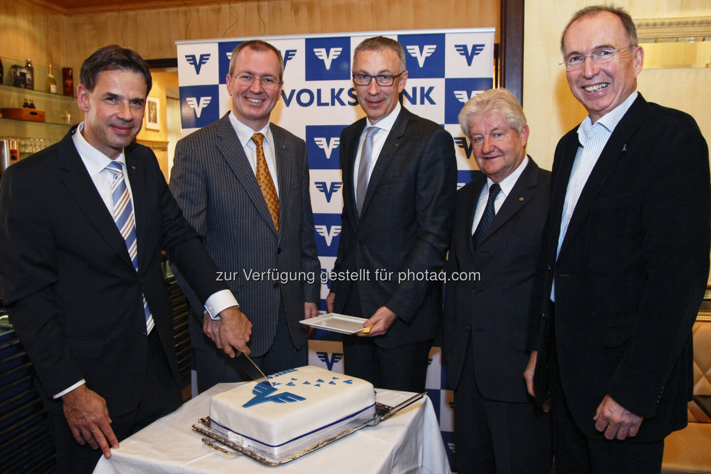 Christian Kornfell, Martin Heilinger, Anton Pauschenwein, Eduard Mangold, Leo Fenzl : 150 Jahre Volksbank Niederösterreich Süd : Eine Regionalbank, deren Geschäftsmodell auf Selbsthilfe und Nachhaltigkeit aufbaut, feiert 150 Jahre : Fotocredit: Volksbank Niederösterreich Süd