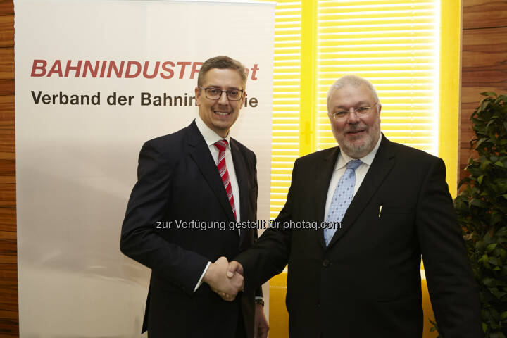 Thomas Karl, Wolfgang Röss : Verband der Bahnindustrie : Thomas Karl ist neuer Präsident und folgt Wolfgang Röss nach : Fotocredit: Verband der Bahnindustrie/APA-Foto/Roßboth