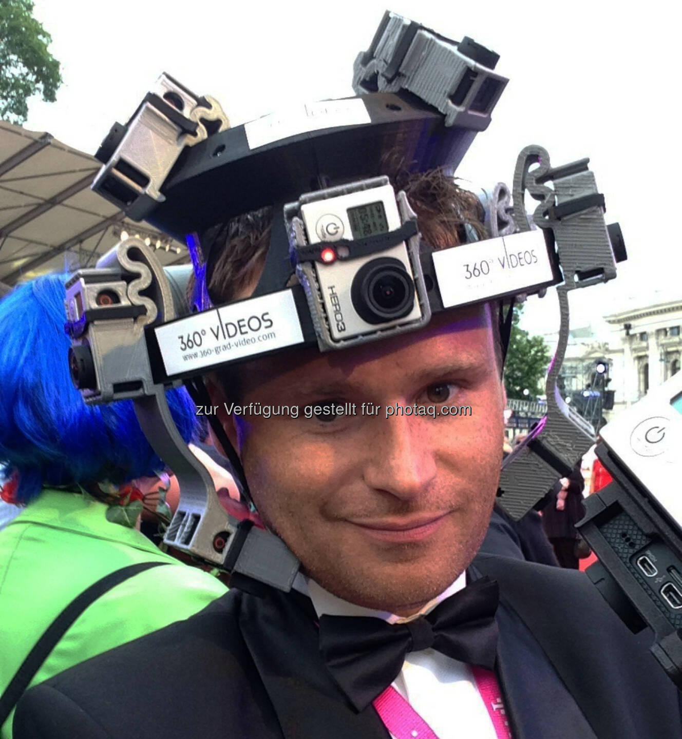 Alessandro Dimas (Dimas Technologies GmbH): 360 Grad Video Helm für Veranstaltungen oder Videos aus der Ich Perspektive. Der Kopf wird quasi zur 360 Grad Videokamera : Fotocredit: 360-grad-video.com/Dimas