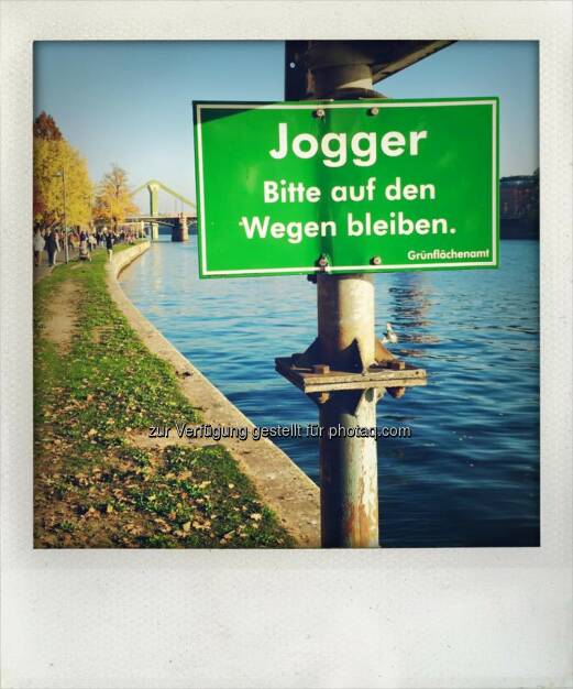 Jogger bitte auf den Wegen bleiben, © Dirk Herrmann (20.11.2015) 