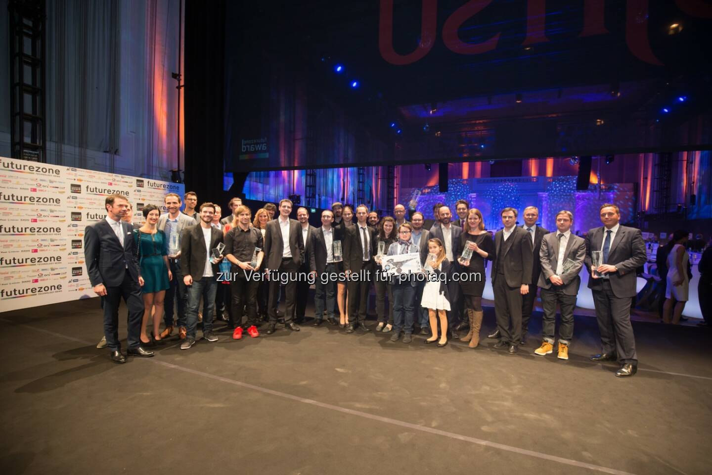 Sieger des Futurezone Awards 2015 : Futurezone Award 2015 : Kiweno wurde Start-up des Jahres und gewann auch den Publikumspreis : spire.com-Gründer Peter Platzer wurde „Innovator des Jahres“ : Fotocredit: Kurier/ Christandl