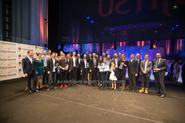 Sieger des Futurezone Awards 2015 : Futurezone Award 2015 : Kiweno wurde Start-up des Jahres und gewann auch den Publikumspreis : spire.com-Gründer Peter Platzer wurde „Innovator des Jahres“ : Fotocredit: Kurier/ Christandl