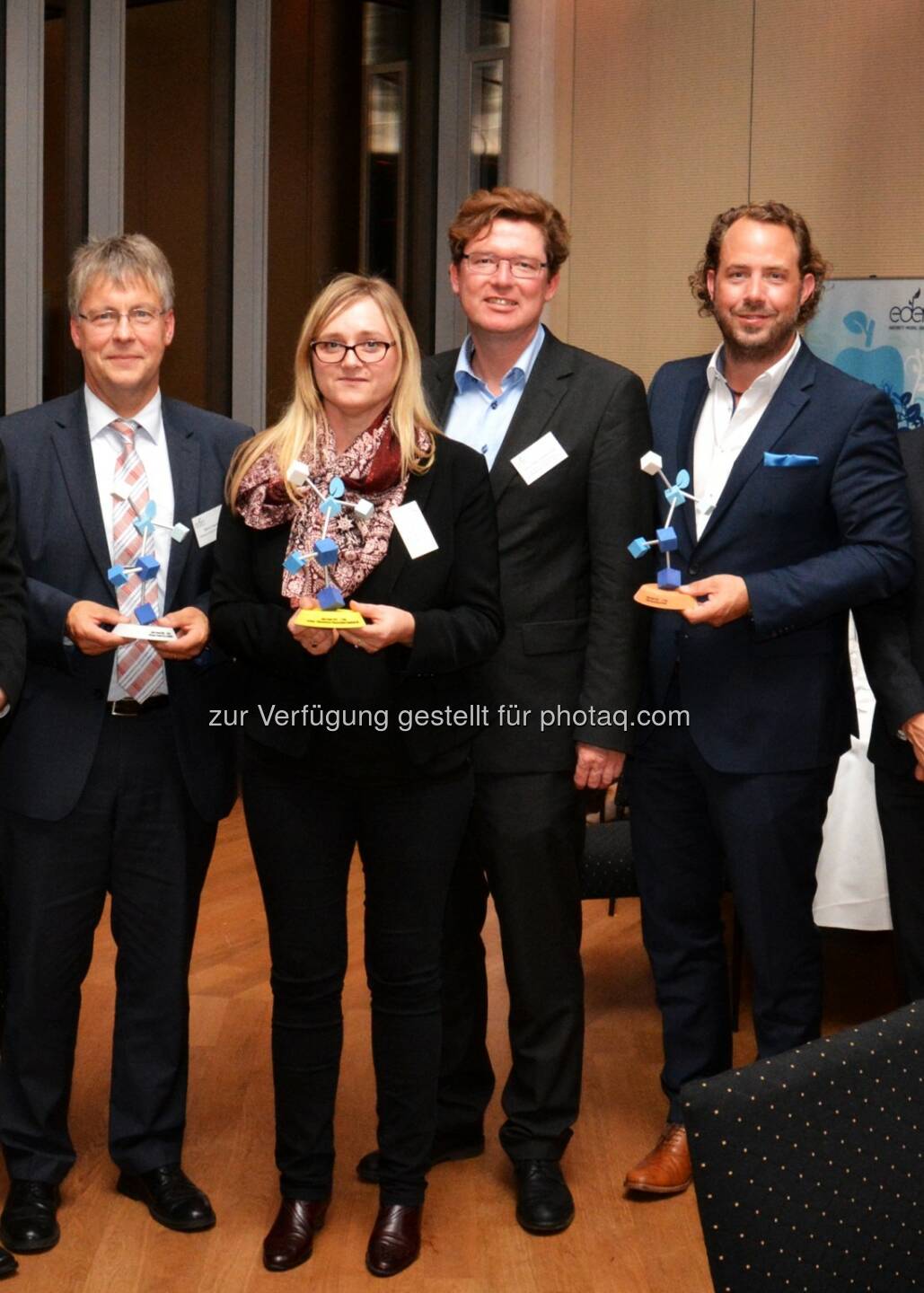Bernd Hientzsch (Infraserv GmbH & Co. Höchst KG - 2. Platz eden Award 2015), Ines Wilflingseder und Hans-Peter Hasenbichler (beide viadonau - 1. Platz eden Award 2015), Peter Bickel (Cofely Deutschland GmbH - 3. Platz eden Award 2015) : Die eden-Award-Gewinner 2015 : viadonau - Prozessmanagement ausgezeichnet : Wasserstraßen-Gesellschaft erhält eden-Award 2015 : Fotocredit: eden
