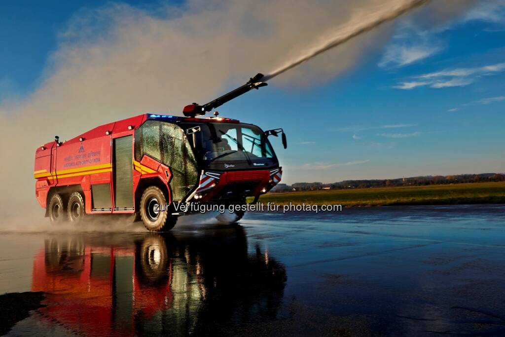 Panther 6x6 (Airports Authority of India) : Rosenbauer International AG / Erstes Fahrzeug für Singapur, Großauftrag aus Indien : Fotocredit: Rosenbauer/Stummer, © Aussendung (24.11.2015) 