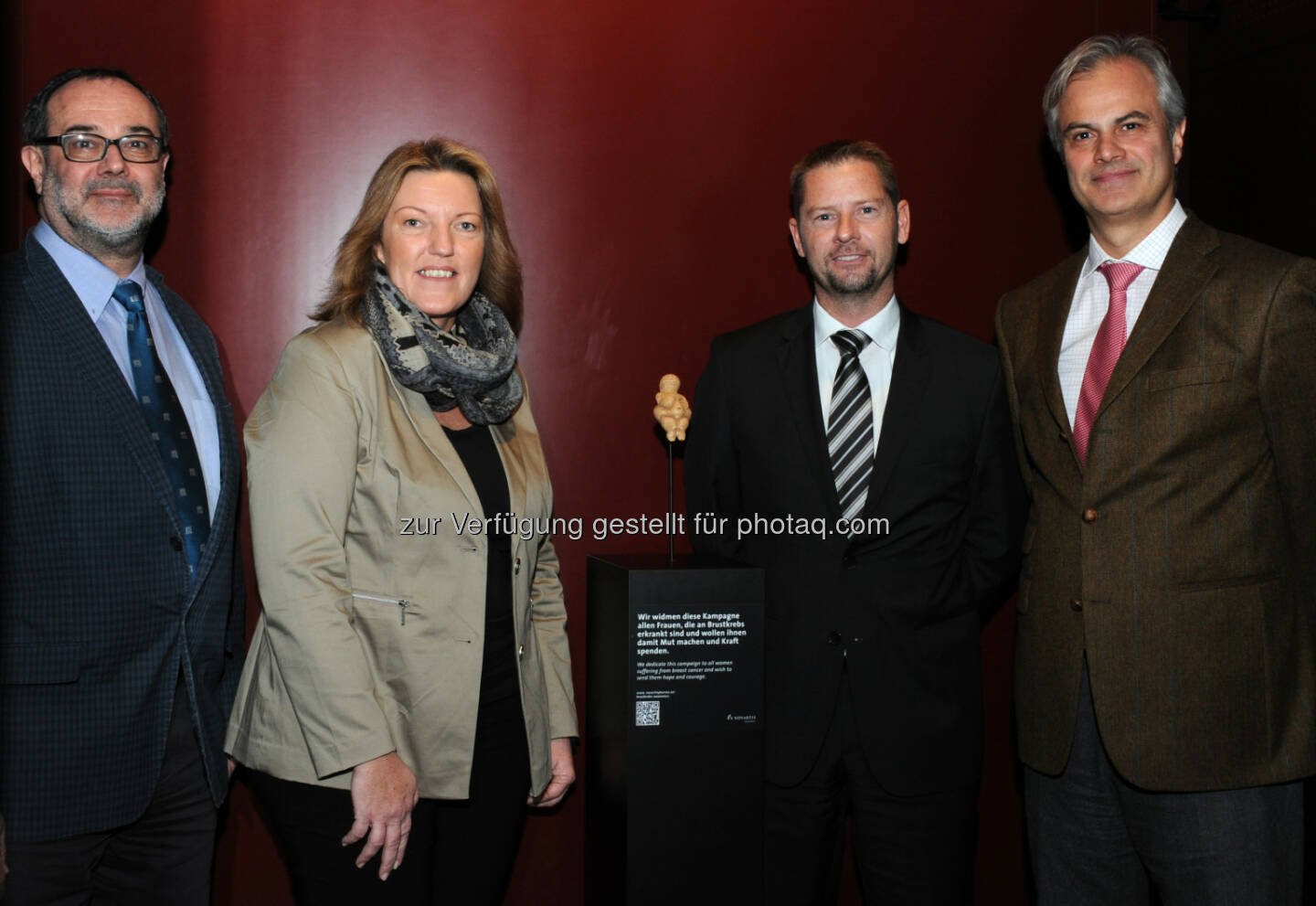 Christian Köberl, Christine Fischer, Ivo Winiger-Candolfi, Christian Singer : Leben mit der Diagnose Brustkrebs: Neue Hoffnung für Patientinnen : Novartis Oncology setzt sich für betroffene Patientinnen ein und hat gemeinsam mit dem Naturhistorischen Museum Wien ein bekanntes Testimonial engagiert: Die Venus von Willendorf : Fotocredit: Naturhistorisches Museum nhm