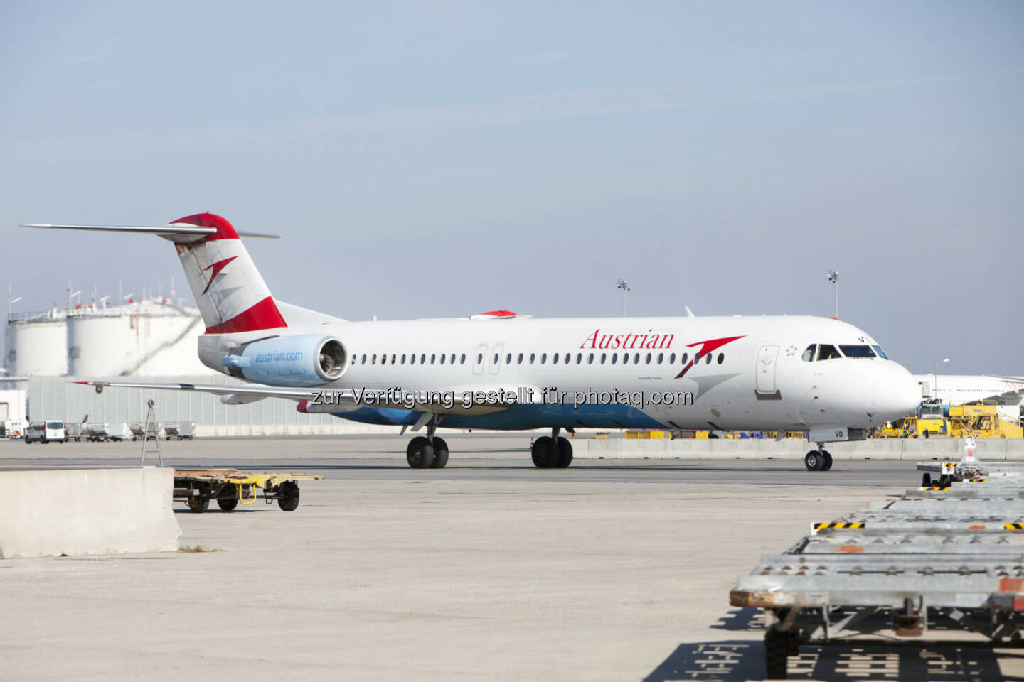 Fokker 100 : Austrian Airlines hat mit der australischen Bedarfsfluggesellschaft Alliance Aviation Services Limited einen Vertrag über den Verkauf der gesamten Fokker-Flotte unterschrieben : 15 Fokker 100 und 6 Fokker 70 zu 15 Millionen US Dollar verkauft : Die ATB, Technik Tochter der Austrian Airlines in Bratislava, übernimmt die Wartung : © Austrian Airlines