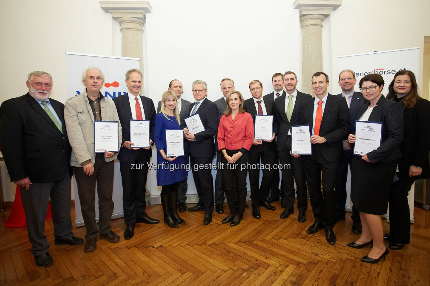 Franz Fischler (Europäisches Forum Alpbach), Klaus Rosenkranz (Erste Group), Martin Grüll (Raiffeisen Bank), Petra Ringler (Vienna Insurance Group), Dieter Rom (Security AG), Günther Rabensteiner (Verbund), Reinhard Friesenbichler (rfu), Catherine Cziharz (rfu), Gerald Reidinger (EVN AG), Günther Herndlhofer (VBV), Martin Wenzl (Wiener Börse), Thomas Riegler (Lenzing), Peter Eitzenberger (VBV), Christine Vieira Paschoalique (Wienerberger), Andrea Sihn-Weber (Raiffeisen Zentralbank) : Die VBV – Vorsorgekasse AG, Österreichs führende Vorsorgekasse im Bereich Abfertigung NEU und Selbständigenvorsorge, feiert mit Partnern das 10-jährige Bestehen des VBV Österreichischen Nachhaltigkeitsindex „VÖNIX“ : Fotocredit: VBV Vorsorgekasse AG/APA-Fotoservice/Preiss