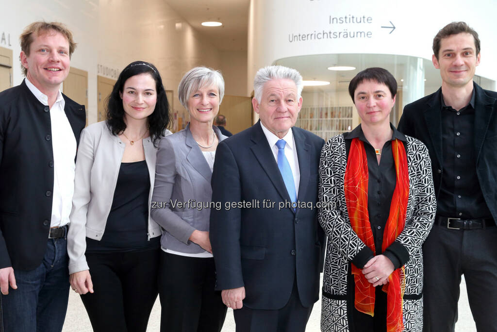 Matthias Seyfert (Architekt), Susanne Seyfert (Architektin), Brigitte Mössenböck (Projektleiterin Universitätsdirektorin), Josef Pühringer (Landeshauptmann), Ursula Brandstätter (Rektorin), Dietmar Moser (Architekt) : Eröffnung der neuen Anton Bruckner Privatuniversität in Linz : Fotocredit: Land OÖ/Kauder, © Aussendung (25.11.2015) 