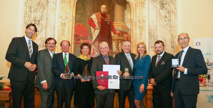 Markus Figl (Design. Bezirksvorsteher), Josef Bitzinger (WKW-Vizepräsident), Ulrich Steinleitner (Ma Maison-GF), Marina Röhrenbacher (VBS Mödling Direktorin), Peter Förtsch-Lehmann (Konditormeister), Erwin Pellet (Einkaufstraßen-Repräsentant), Eva Zirps-Ehrenberger (Spartenobmann-Stv.), Klaus Schmidtschläger (Gremialobmann), Werner Unger : Vergabe der Tischkultur Awards 2015 : Fotocredit: Pictures Born/Foto Nessler