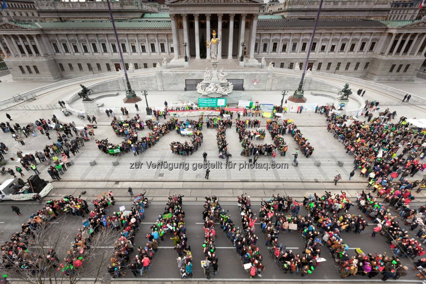 Wien: 2000 demonstrieren für System Change, not Climate Change! :  Climate March fordert Klimagerechtigkeit und angemessene Lösungen in der Klimapolitik : Fotocredit: System Change, not Climate Change/Kobal