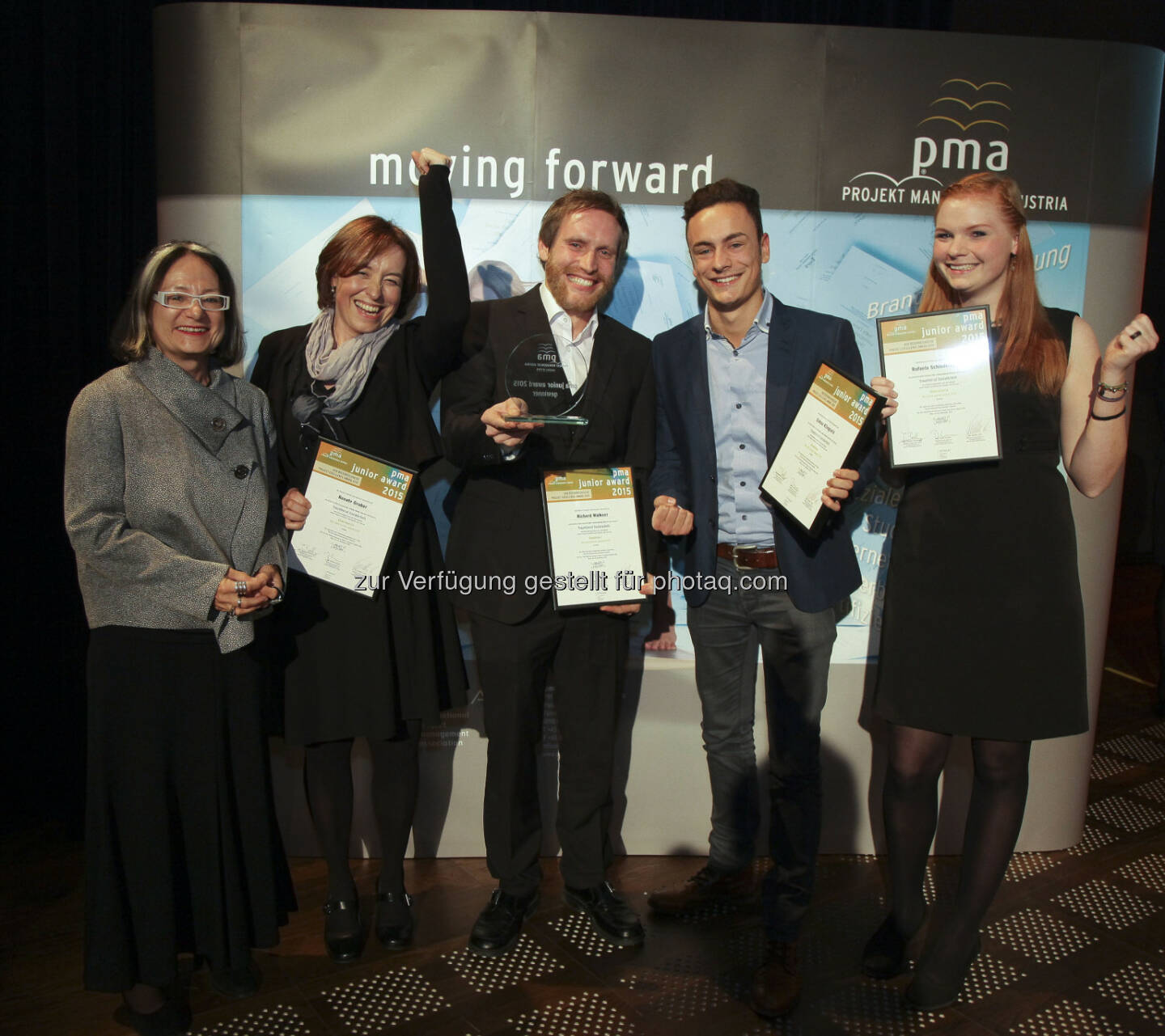 Brigitte Schaden (Projekt Management Austria/pma Vorstandsvorsitzende), Projektteam des Management Centers Innsbruck : Sieger des pma junior award 2015 mit ihrem eingereichten Projekt „Traumberuf Sozialarbeit“ : Fotocredit: pma/Mayr