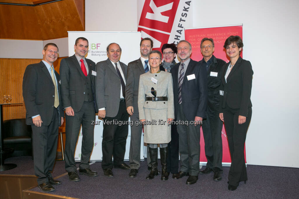 Franz Gramlinger (Arqa-VET), Alfred Freundlinger (WKO), Christian Dorninger (bmbf), Stefan Zotti (OeAD), Claudia Galetzka (Hessen), Gabriele Schmid (AK), Hans-Dieter Speier (Hessen), Rainer Zech (ArtSet), Cornelia Wagner (HU Berlin) : 7. Qualitätsnetzwerk-Konferenz für die Berufsbildung in Österreich : Thema „Qualitätsmanagement umsetzen: QIBB in der Praxis“ : Fotocredit: OeAD/Draper, © Aussendung (30.11.2015) 