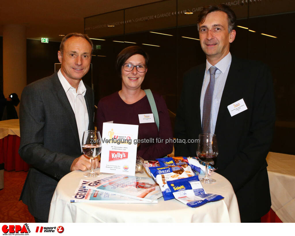 Anton Schutti (Sporthilfe), Denise Giselbrecht and Johann Martin Schachner (Photo: GEPA pictures/ Christian Ort), © Sporthilfe/GEPA (01.12.2015) 