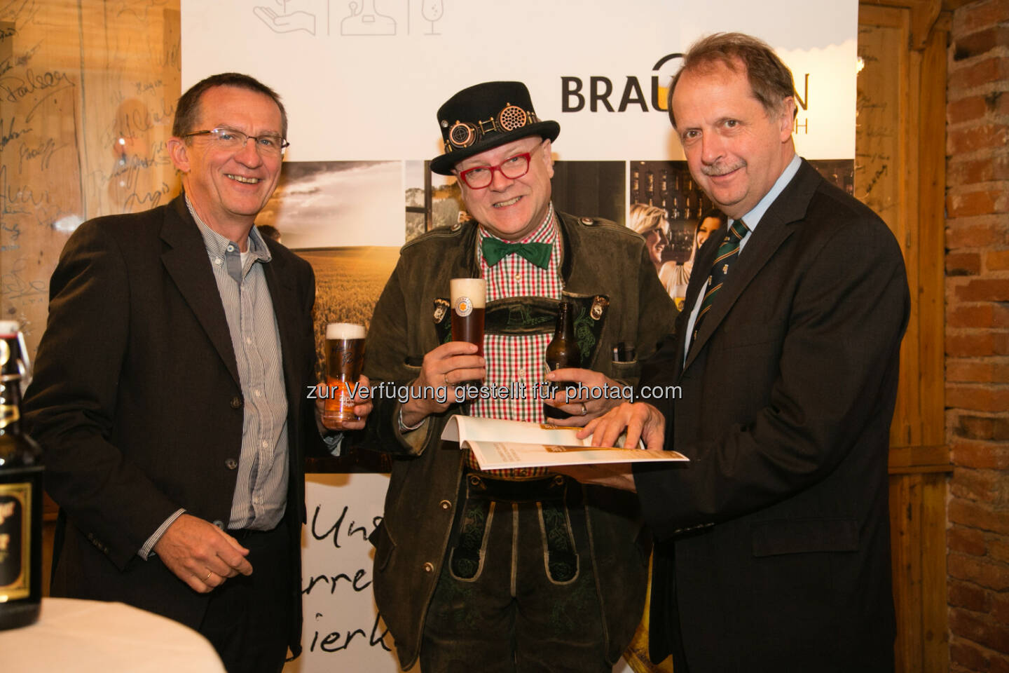 Andreas Stieber (GF Marketing Brau Union Österreich), Conrad Seidl (Bierpapst), Markus Liebl (Gen.-dir. Brau Union Österreich) : Bierkulturbericht 2015: Österreicher genießen Bier – mit Verantwortung : Fotocredit: Brau Union Österreich / Voglhuber