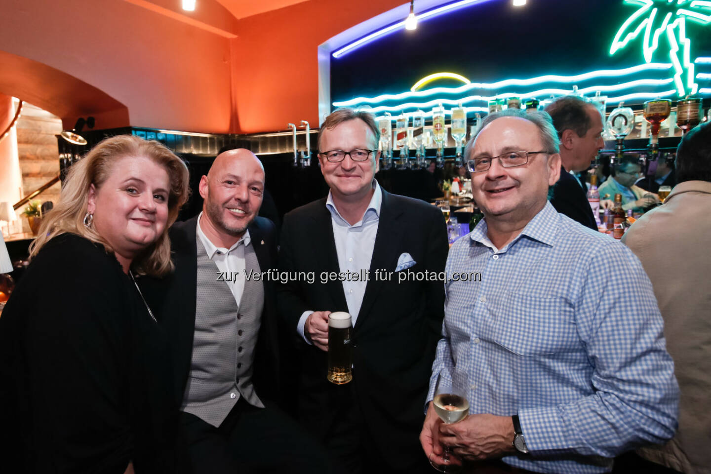 Barbara Rauchwarter, Max Hafele, Oliver Voigt, Peter Drobil : Weihnachtsfeier „unter Palmen“: Die Österreichische Marketing-Gesellschaft (ÖMG) lud ins Cafe Weimar : Fotocredit: ÖMG/Breneis