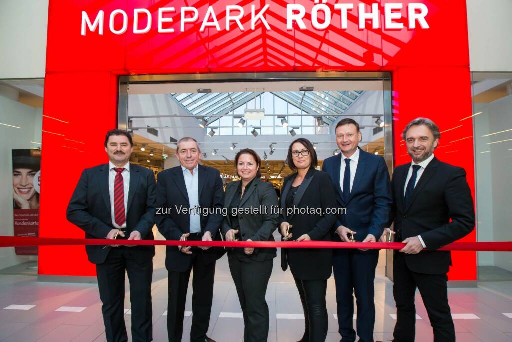 Gerhard Feichtinger, Heinz Schaden (Bürgermeister), Barbara Schöppl-Zeiler, Klara Baxrainer, Michael Röther, Nicolas Fernández de Retana : Modepark Röther, ein familiengeführtes deutsches Textilunternehmen, startet Österreich-Expansion im ZiB Shopping in Salzburg : Fotocredit: ZiB Shopping/APA-Fotoservice/Vogl, © Aussendung (03.12.2015) 