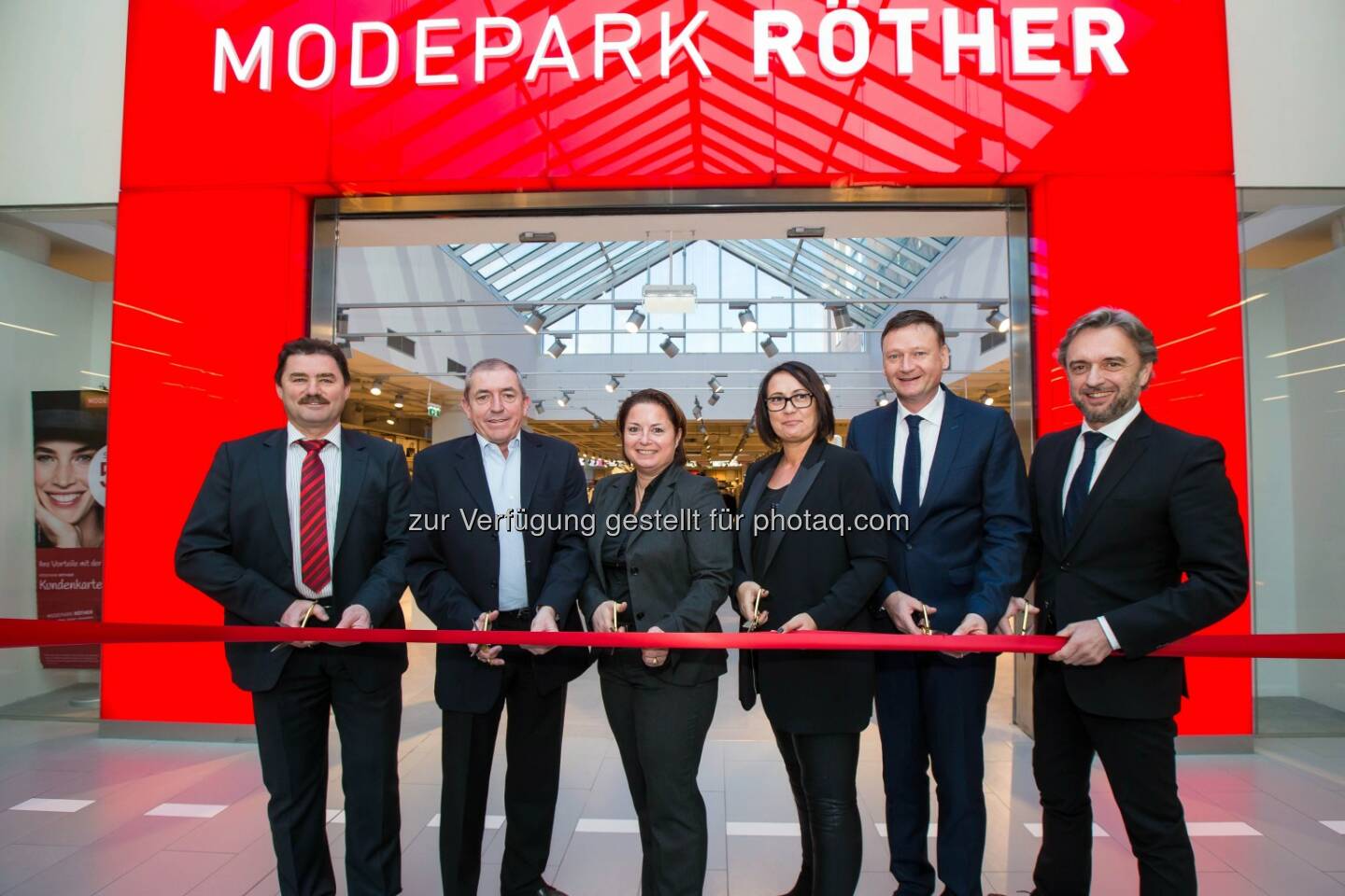 Gerhard Feichtinger, Heinz Schaden (Bürgermeister), Barbara Schöppl-Zeiler, Klara Baxrainer, Michael Röther, Nicolas Fernández de Retana : Modepark Röther, ein familiengeführtes deutsches Textilunternehmen, startet Österreich-Expansion im ZiB Shopping in Salzburg : Fotocredit: ZiB Shopping/APA-Fotoservice/Vogl