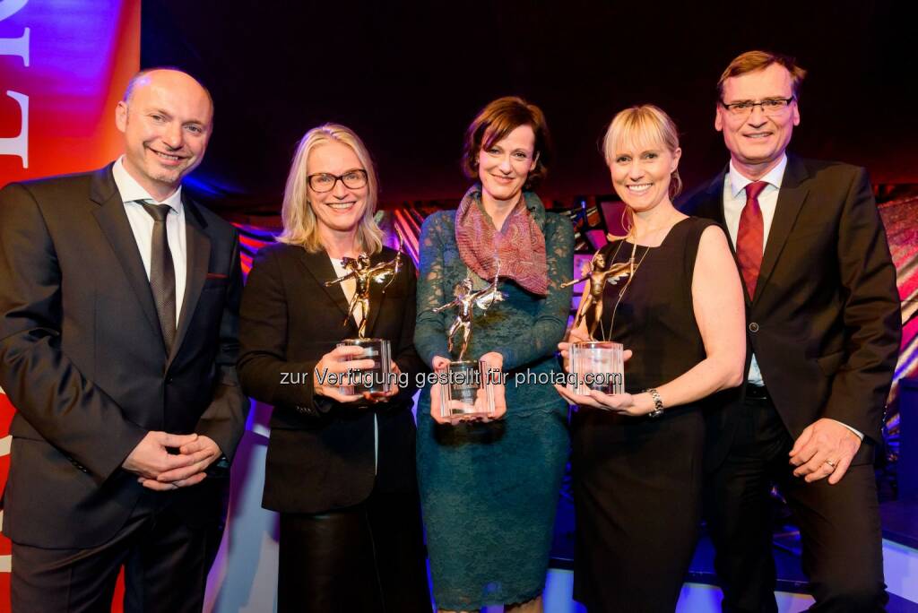 Stefan Lechner (Kurier Gesamtanzeigenleiter), Martina Hörmer (Ja! Natürlich-Amor Gold), Erika Löwenstein (Stastnik- Amor Silber), Christina Jung (Austrian Airlines- Amor Bronze), Thomas Kralinger (Kurier GF) : Kurier verleiht Werbe-Amor für beliebteste Anzeigensujets 2015 : Fotograf: Christian Dusek; www.christiandusek.at/Fotocredit: (c) Mediaprint, © Aussendung (03.12.2015) 