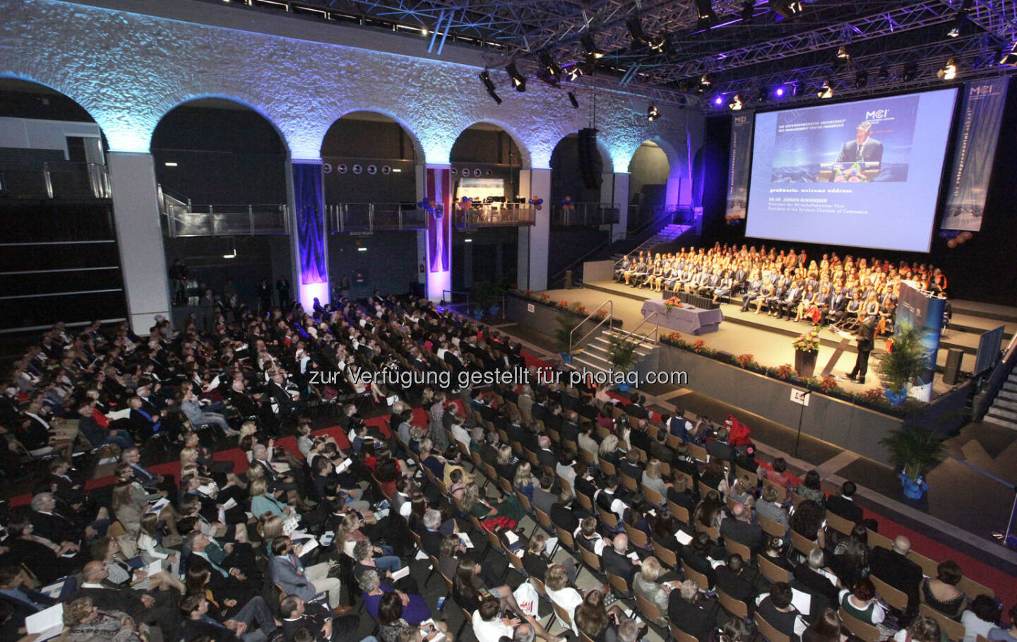 Dogana des Congress Innsbruck : MCI Management Center Innsbruck verabschiedet 940 Absolventen : Festliche Sponsionen an der Unternehmerischen Hochschule® – hervorragende Akzeptanz und Berufsaussichten : Fotocredit: Frischauf-Bild