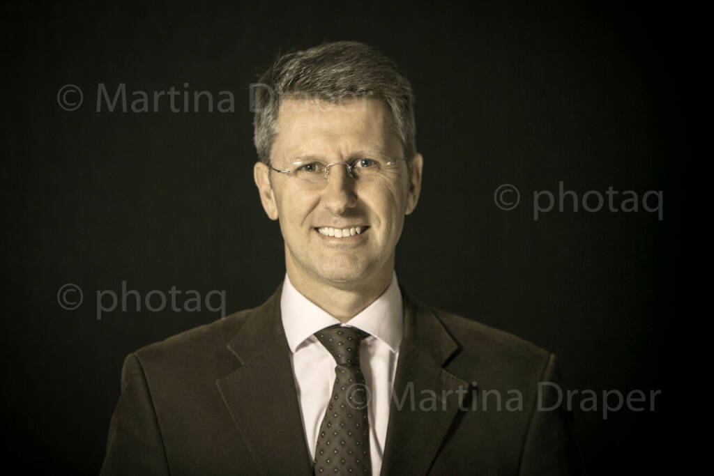 Wolfgang Spiller (Vorstand Schlumberger) http://photaq.com/series, © Martina Draper/photaq (09.12.2015) 