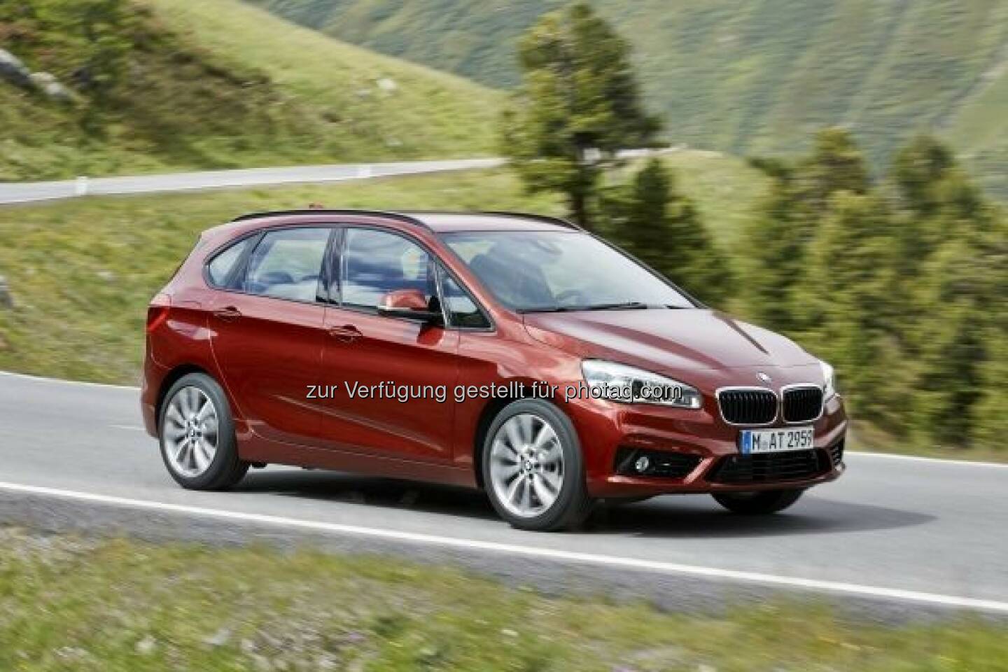 Der neue BMW 218 d Active Tourer : BMW Group erzielt im November neuen Absatzrekord - 6,9% Absatzwachstum seit Jahresbeginn : © BMW Group