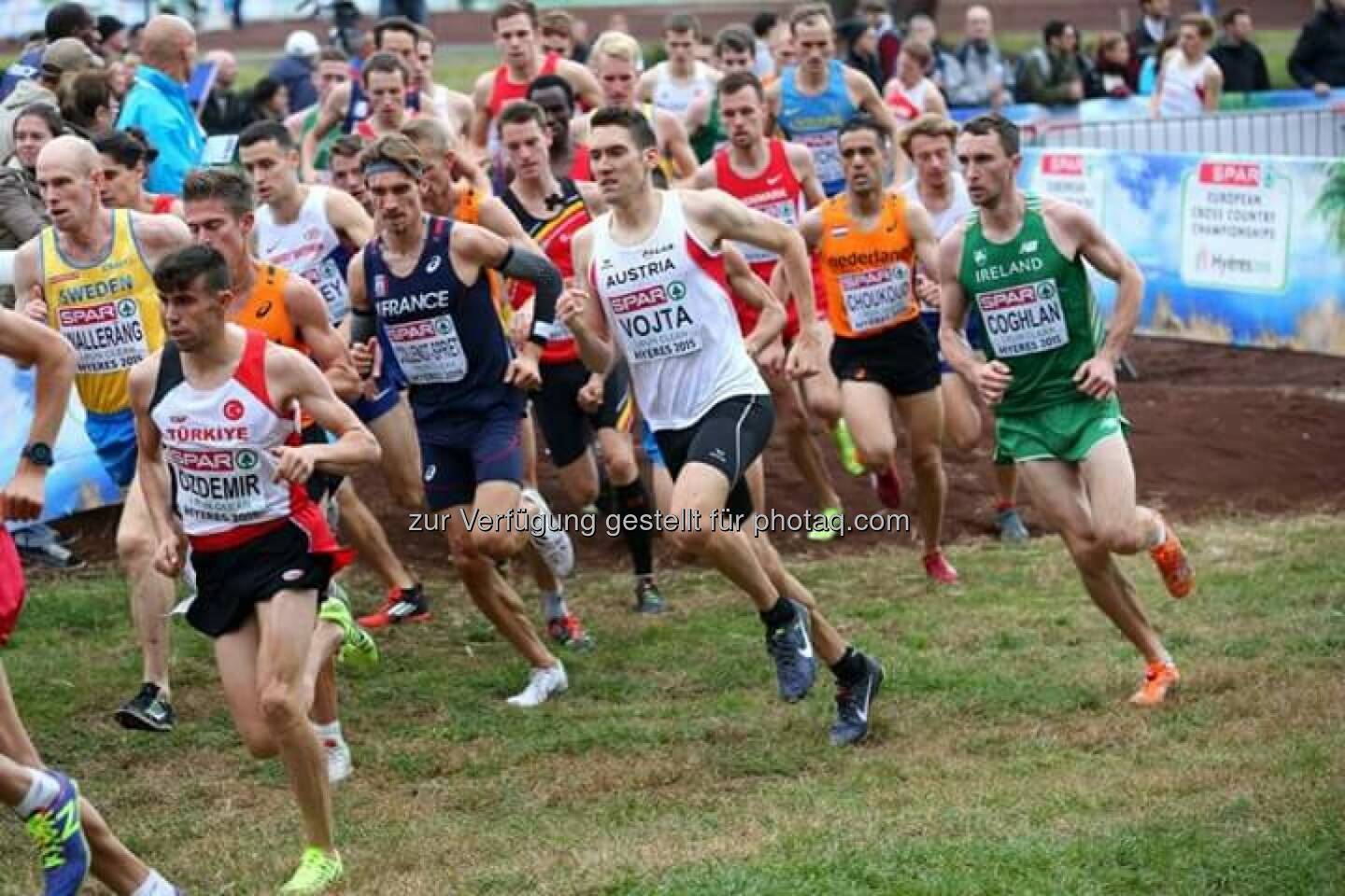 Andreas Vojta: Mit Platz 49 gestern meine bisher beste Platzierung bei einer Cross EM erreicht.
War eine Leistung im Rahmen meiner Möglichkeiten, aber die Hassliebe zum Geländelauf bleibt auf jeden Fall bestehen!
Jetzt geht's dann langsam aber sicher Richtung 2016 und ich freu mich schon auf ein paar flotte Einheiten in der Halle!
(Foto: Wilhelm Lilge)