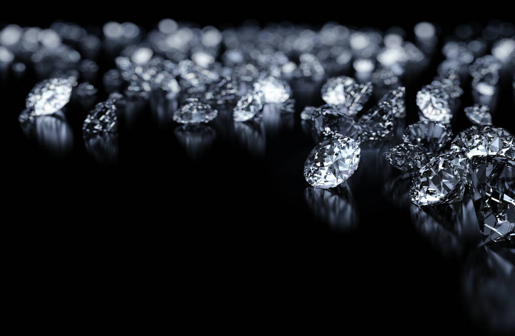 Diamant, Diamanten http://www.shutterstock.com/de/pic-114395257/stock-photo-diamonds-background-with-space-for-text.html, © www.shutterstock.com (16.12.2015) 