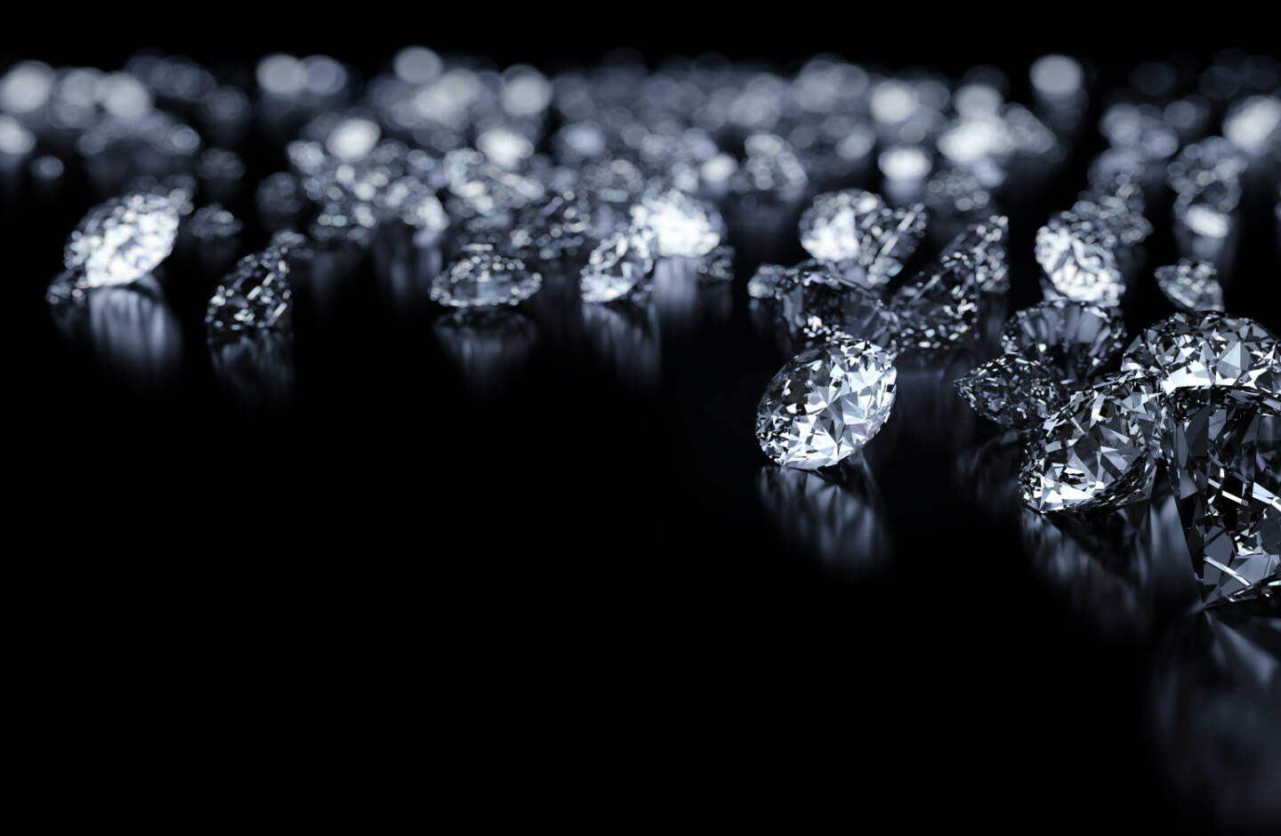 Diamant, Diamanten http://www.shutterstock.com/de/pic-114395257/stock-photo-diamonds-background-with-space-for-text.html