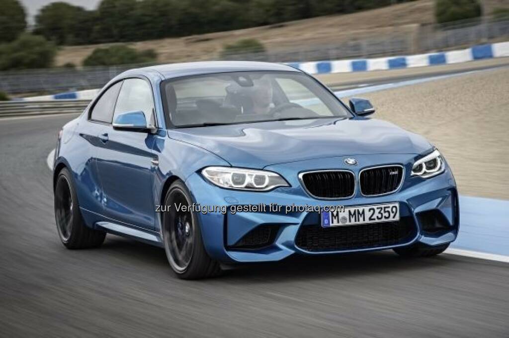 Neues BMW M2 Coupé : Start ins Jubiläumsjahr 2016 : Kurz vor dem 100-jährigen Firmenjubiläum feiert BMW auf der North American International Auto Show (NAIAS) vom 11. bis 24. Januar in Detroit mit den neuen Performance-Modellen BMW M2 und BMW X4 M40i zwei Weltpremieren : © BMW Group, © Aussendung (18.12.2015) 