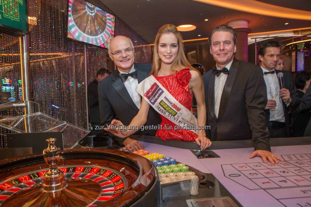 Karl Stoss (Casinos Austria), Miss Austria Annika Grill, Paul Vogel: Casino Zell am See in der Silvesternacht eröffnet, © Aussender (01.01.2016) 