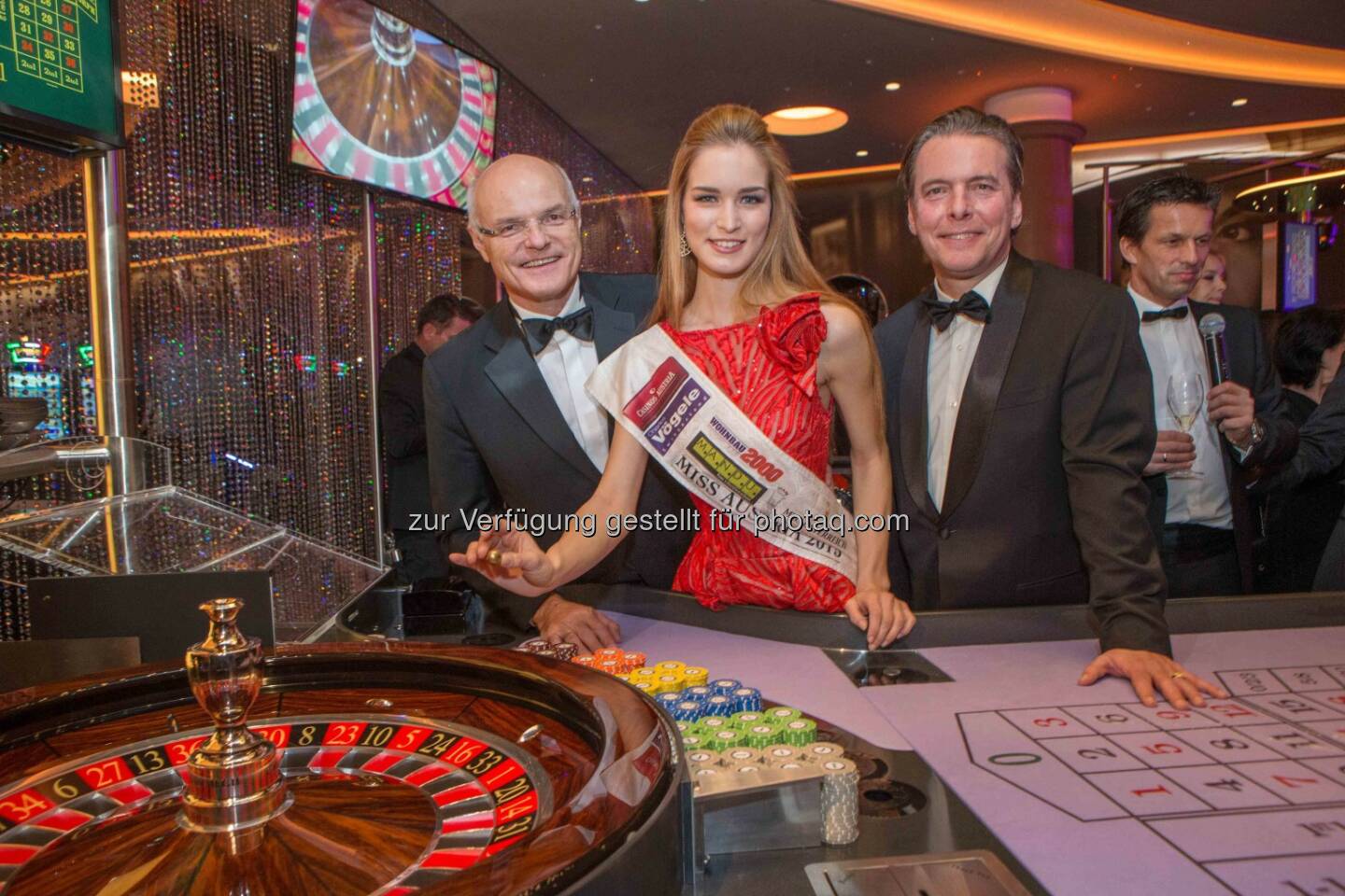 Karl Stoss (Casinos Austria), Miss Austria Annika Grill, Paul Vogel: Casino Zell am See in der Silvesternacht eröffnet
