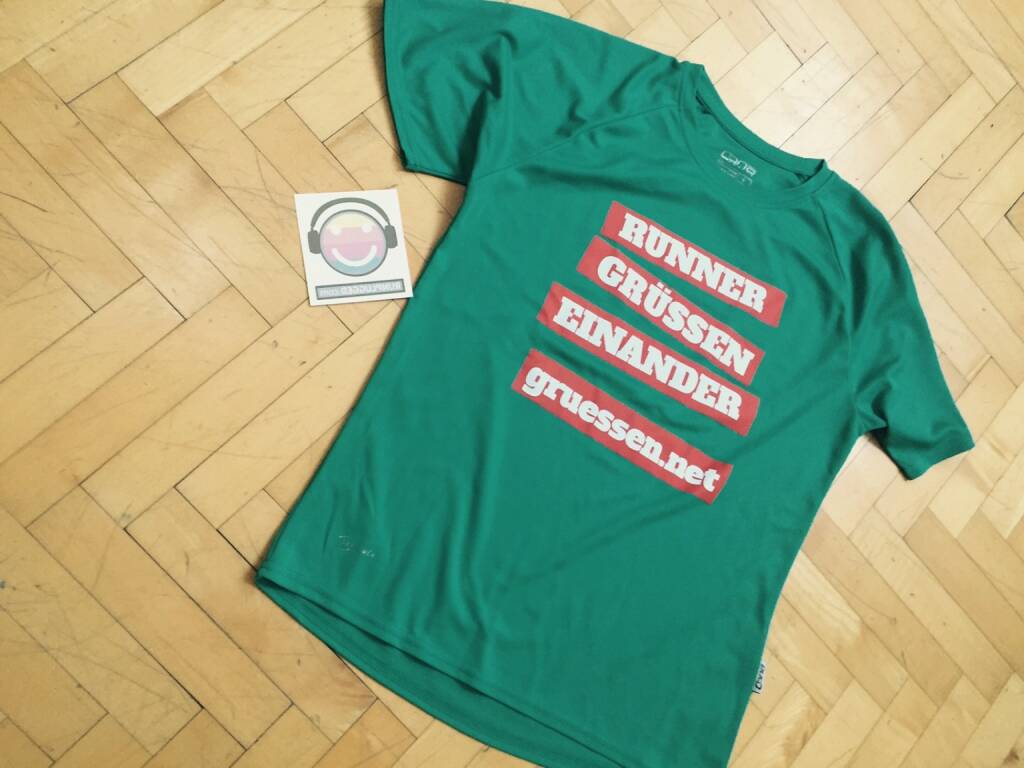 Die Shirts von http://www.gruessen.net gibt es ab sofort in L, M und S zu 19,90 im WeMove Runningstore Wien Mitte, The Mall Landstraßer Hauptstraße, 1030  Wien (Ebene 2, direkt neben Media Markt). Dazu erhält jede ( r )  ein Runplugged Tattoo (02.01.2016) 