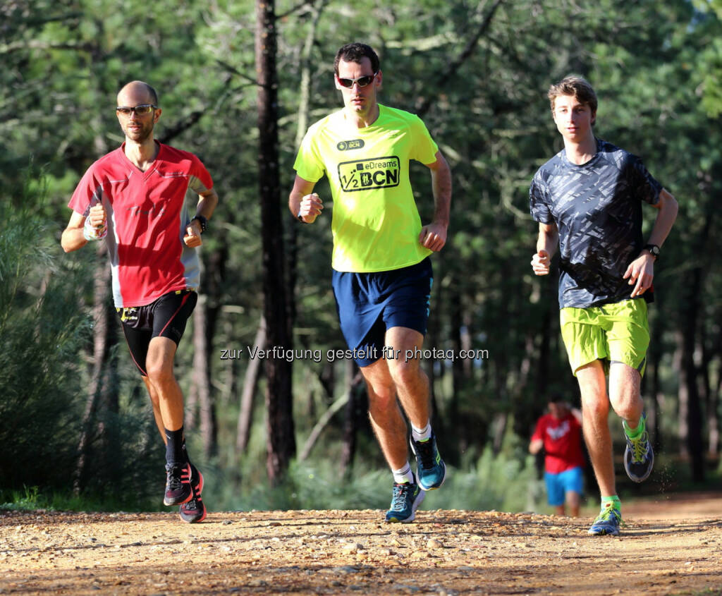 Lukas Gärtner, Philipp Meixner und Timon Theuer genießen das Training am ersten Tag bei bestem Wetter, Andi startet mal eher defensiv, © Wilhelm Lilge (02.01.2016) 