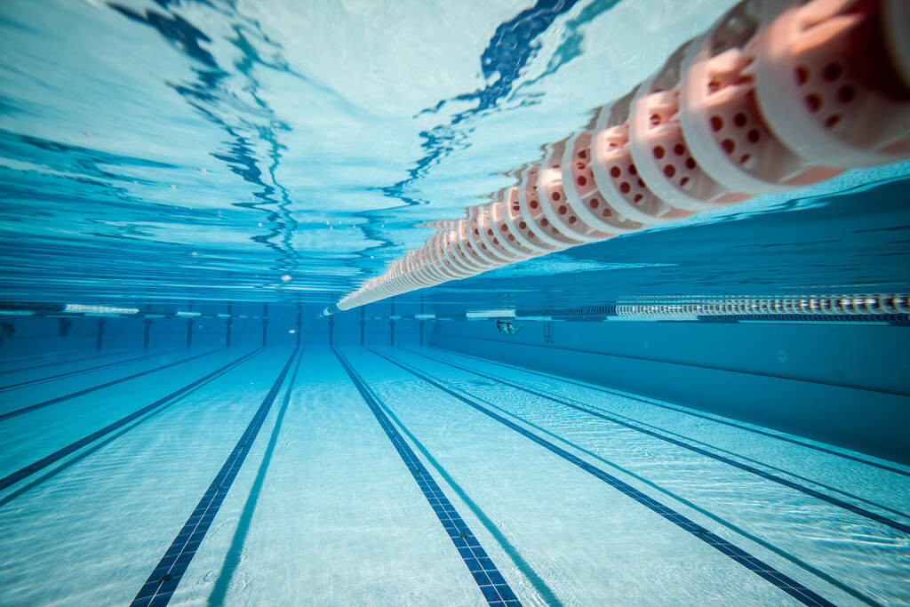 Schwimmen, Schwimmbecken http://www.shutterstock.com/de/pic-112363484/stock-photo-swimming-pool-under-water.html, © www.shutterstock.com (05.01.2016) 