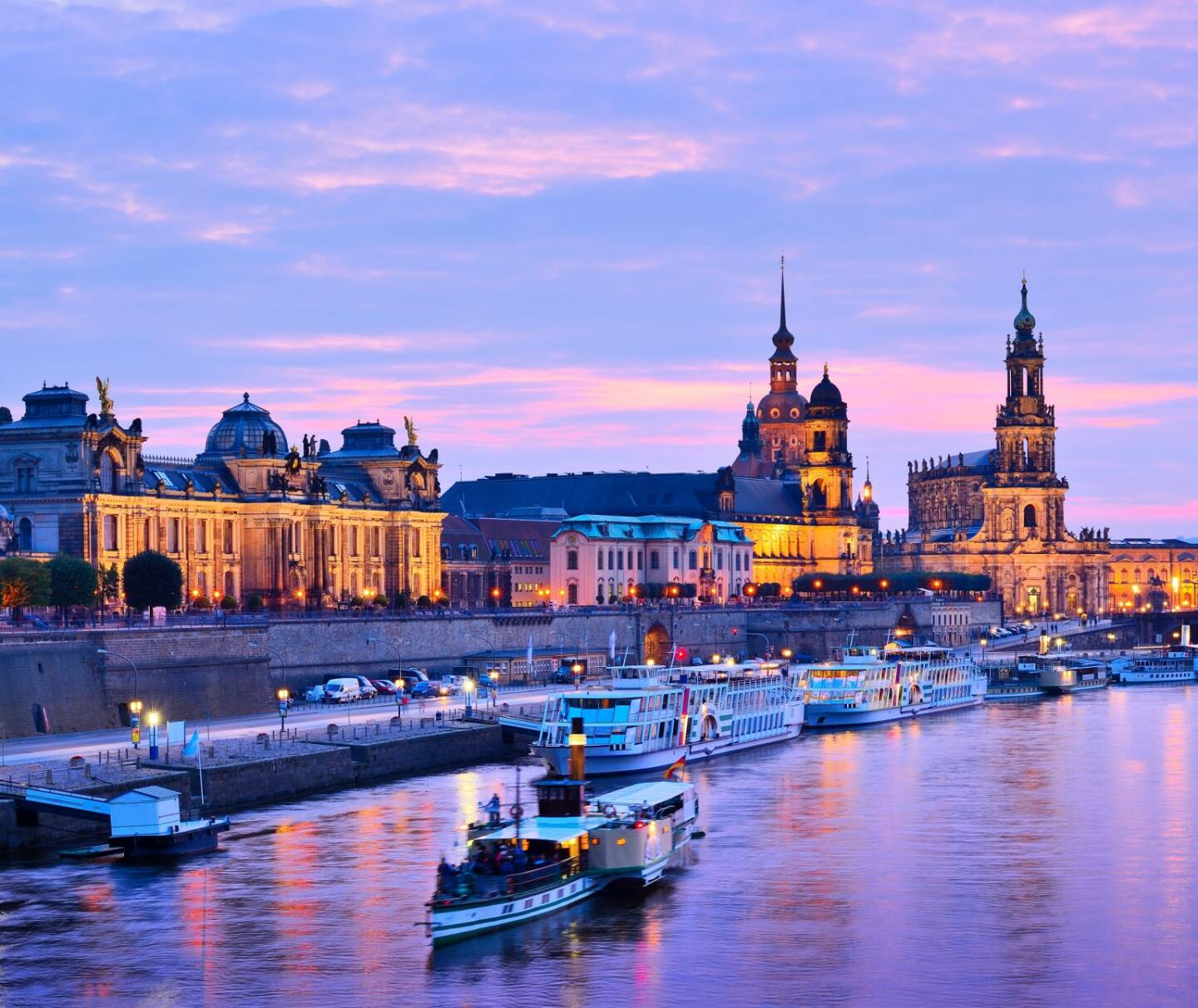 Dresden, Elbe, http://www.shutterstock.com/de/pic-156386465/stock-photo-dresden-germany-cityscape-over-the-elbe-river.html