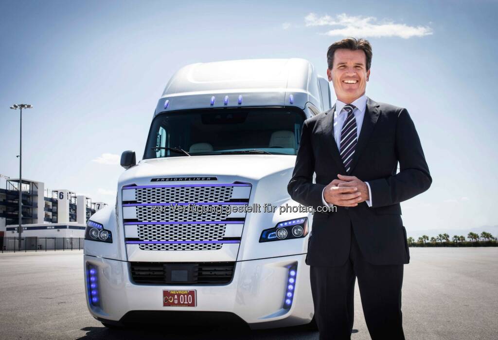 Wolfgang Bernhard, Vorstand Daimler Trucks & Buses: Am 05. und 06. Mai 2015 fand in Las Vegas die Daimler Trucks Technologiepremiere unter dem Motto „Infinite Inspiration“ statt. Daimler Trucks North America präsentierte den Freightliner Inspiration Truck mit Highway Pilot – den ersten autonom fahrenden Lkw mit Straßenzulassung in Nevada. (C) Daimler

, © Aussendung (07.01.2016) 